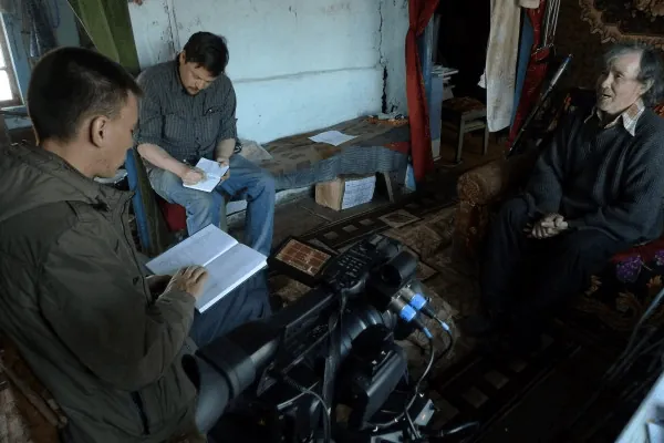 Denis Tokmashev and Dr. Gregory Anderson interview Xyzyl language activist Mikhail Tabatkin
